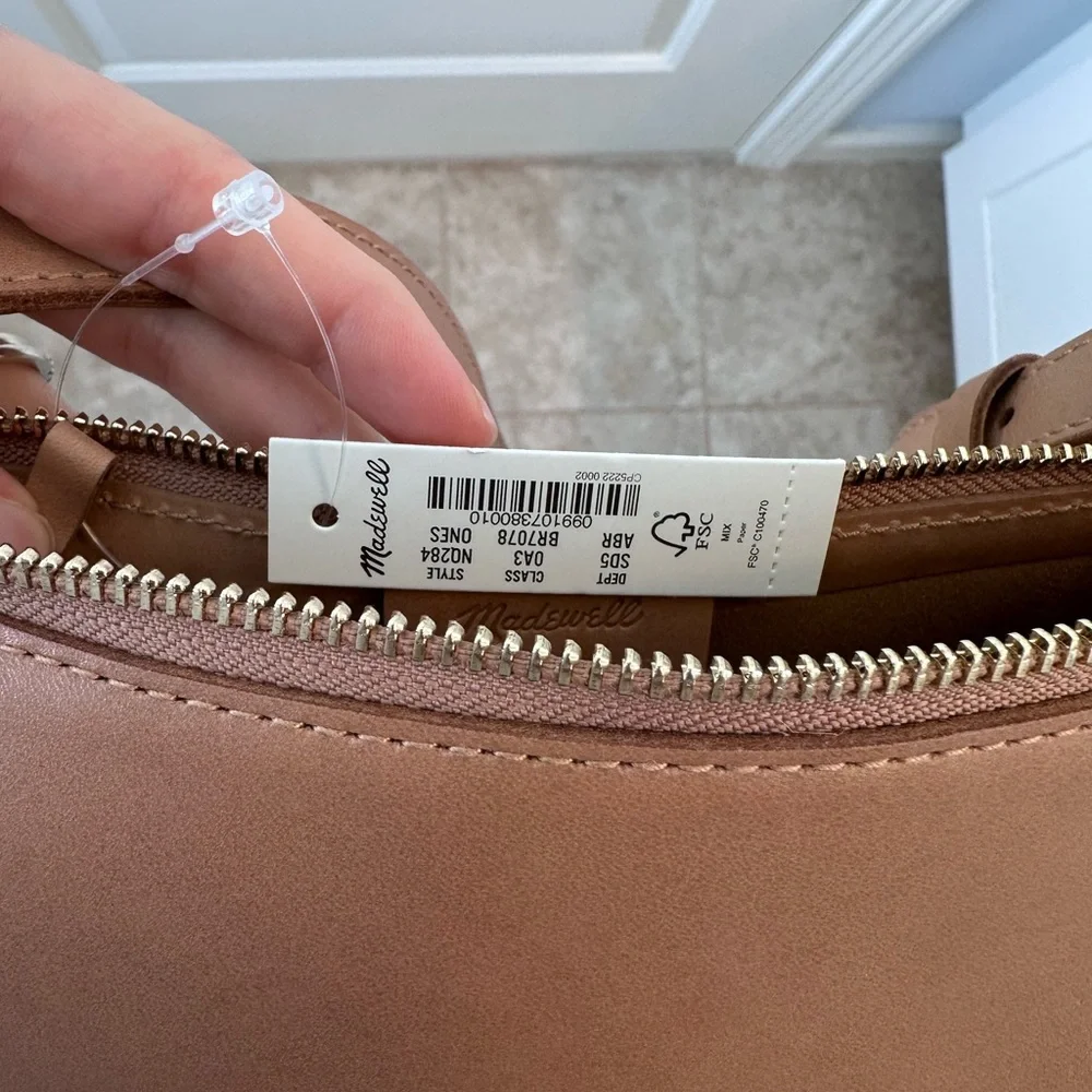 Madewell The Sculptural-Buckle Shoulder Bag in Amber Brown - Picture 7 of 7